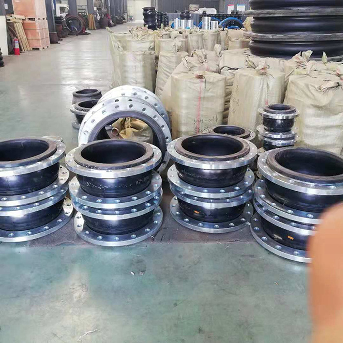 橡（xiàng）膠接頭裝包