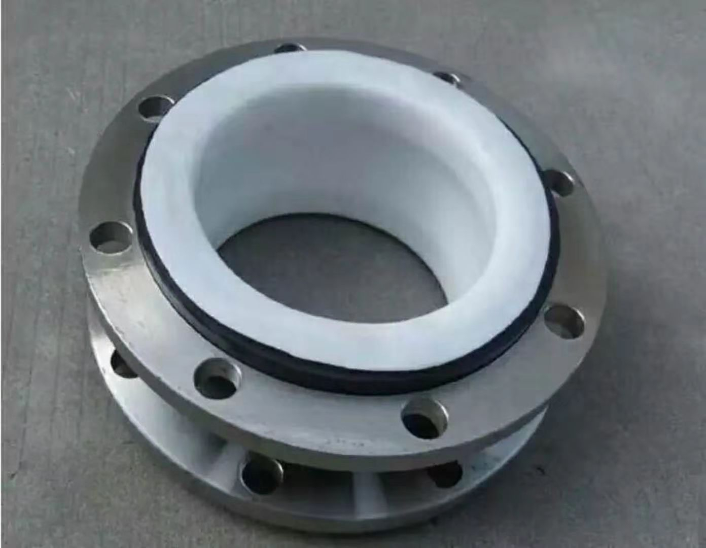 橡膠軟接頭（tóu）內徑不光滑的（de）問（wèn）題